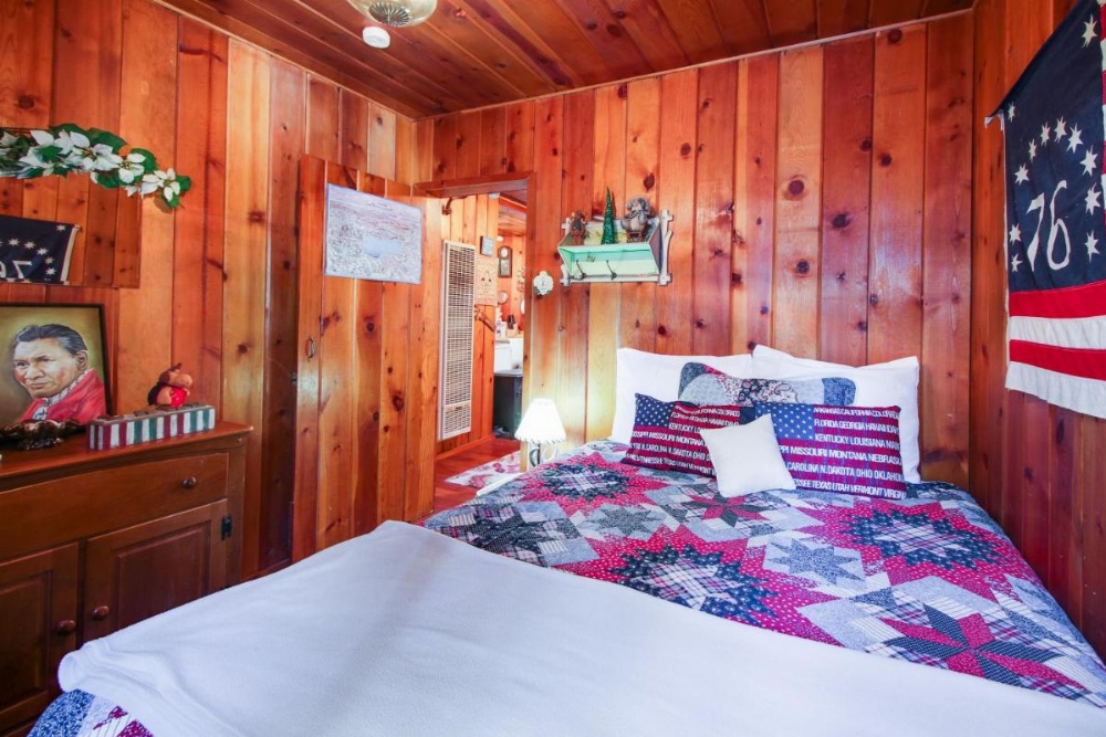 Country Cottage by the Lake